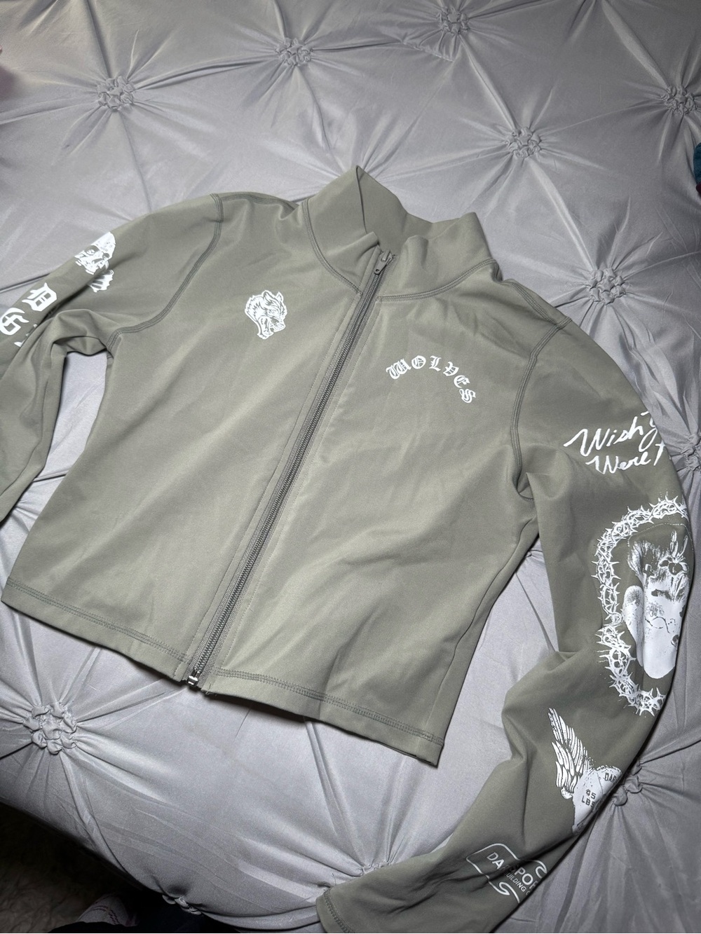Darc Sport Olive Green 'Wolves' Graphic Zip-Front Long Sleeve Top